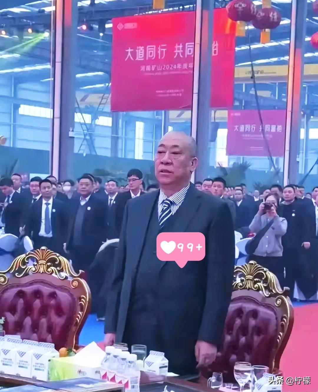 3月7日，崔培军又给女员工发妇女节红包了！

2000名女职工，每人800元，一