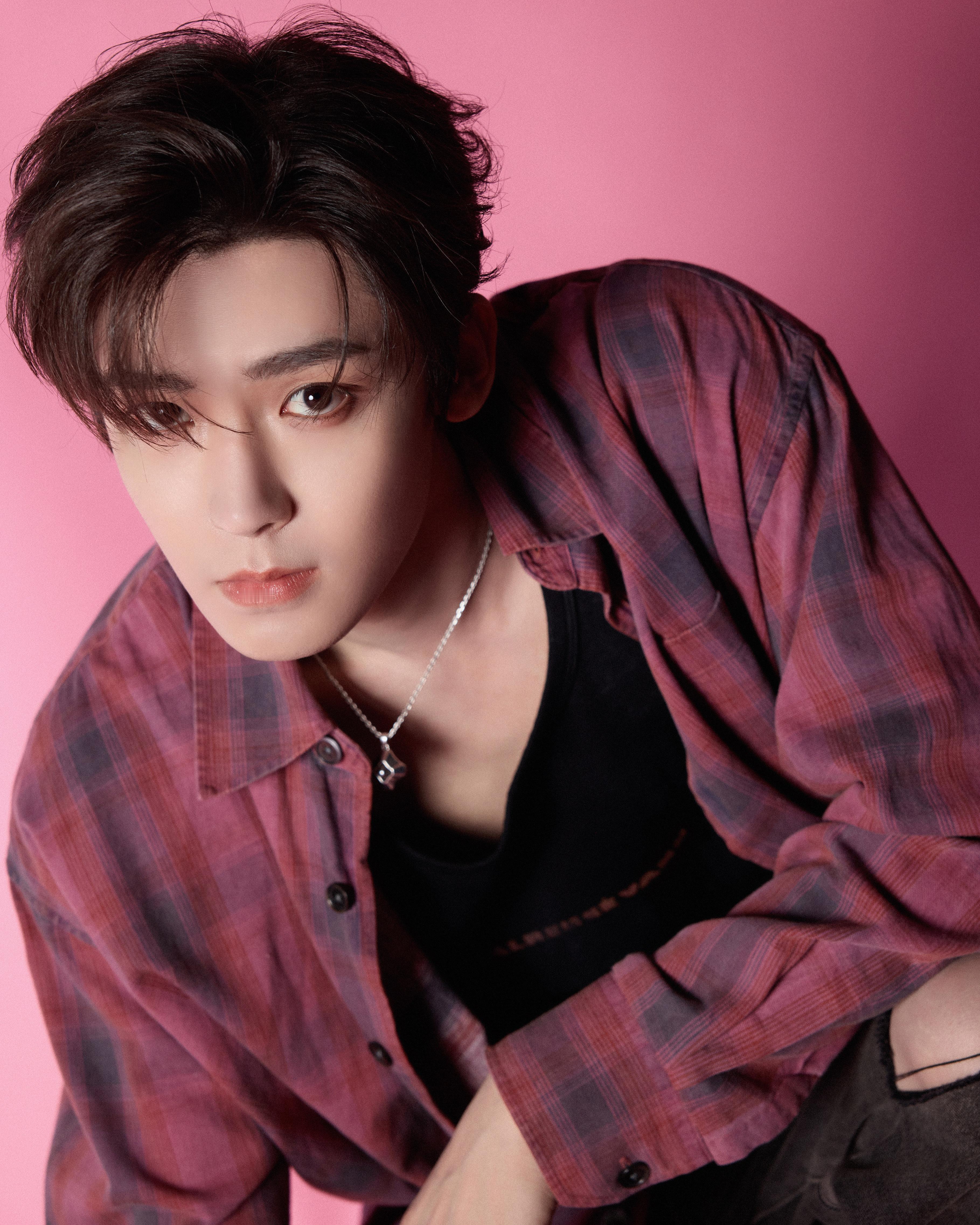 浪漫层层延展，织就一场丰盈而绵长的梦境。侯明昊