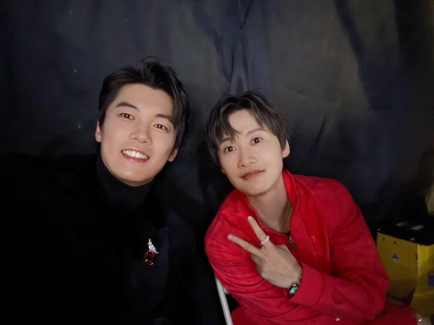 顺哥你的脖子呢顺哥你不能因为你帅牙好看就无法无天了