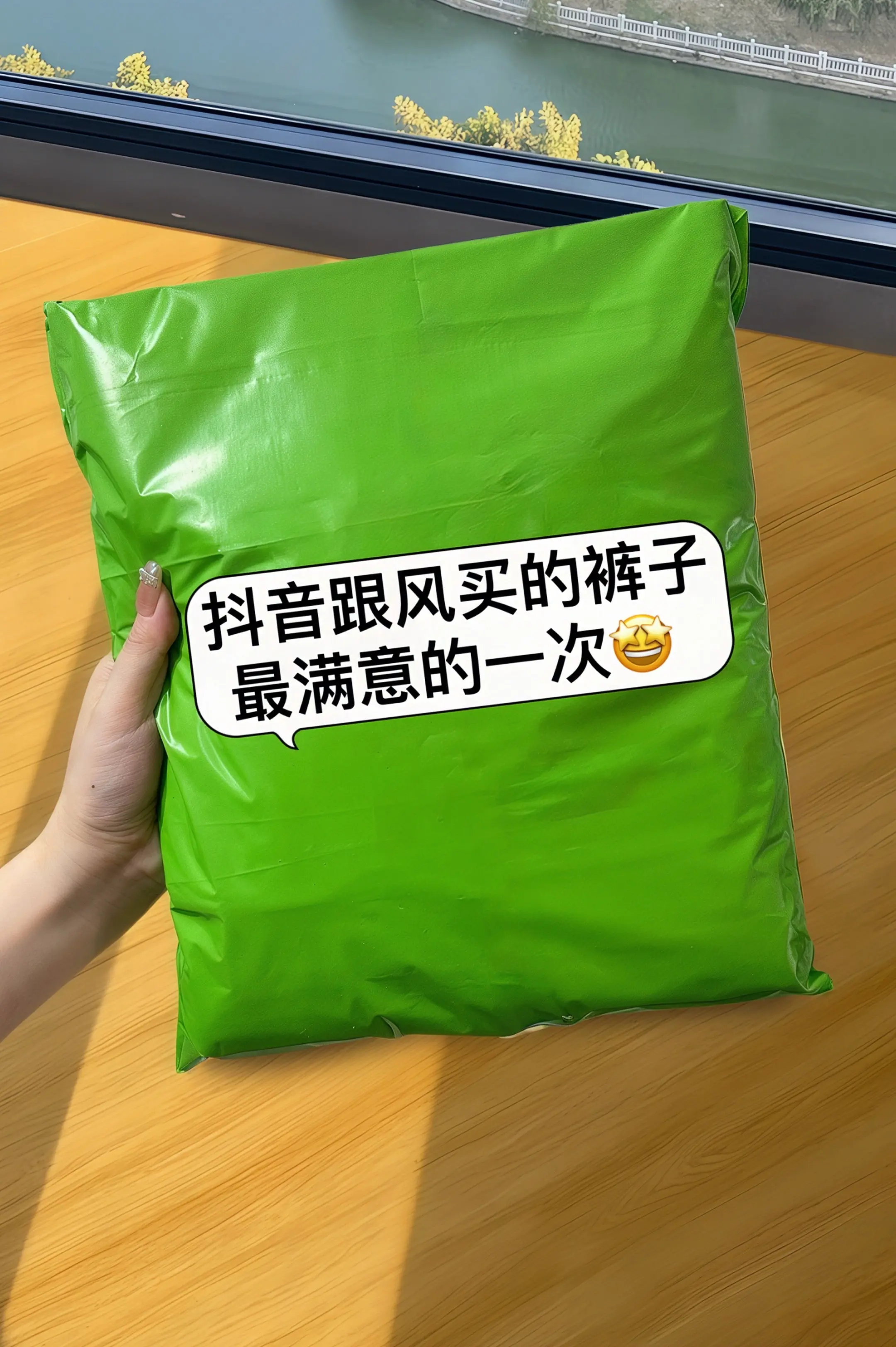 姐妹们挖到宝了！这条夏季薄款高腰阔腿裤太绝了！精选天丝亚麻混纺面料，触...