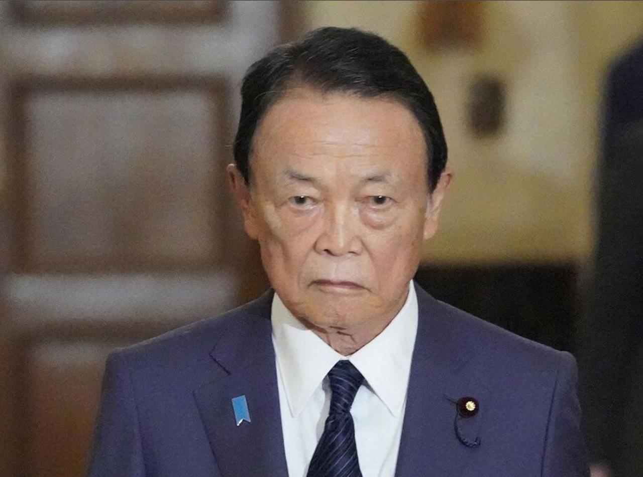 【17日的参议院全体会议通过了麻生、高市力推的《皇室典范》修正案、修订重审制度的