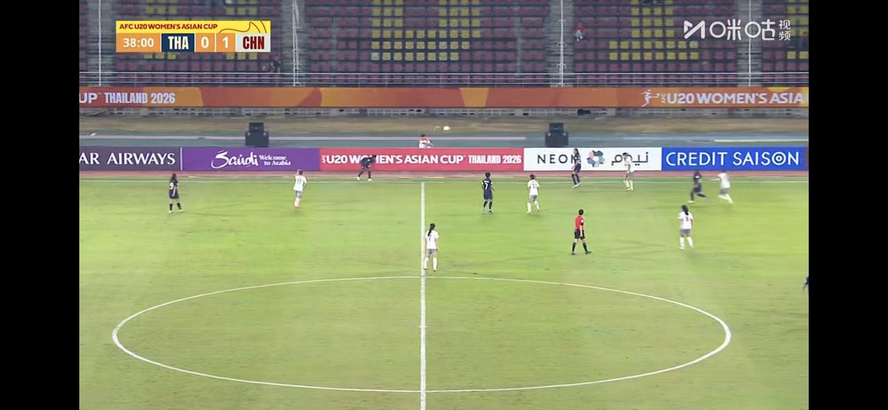 今晚裁判很想帮泰国女足进一个，奈何咱中国U20女足姑娘们没给机会

刚刚中国U2