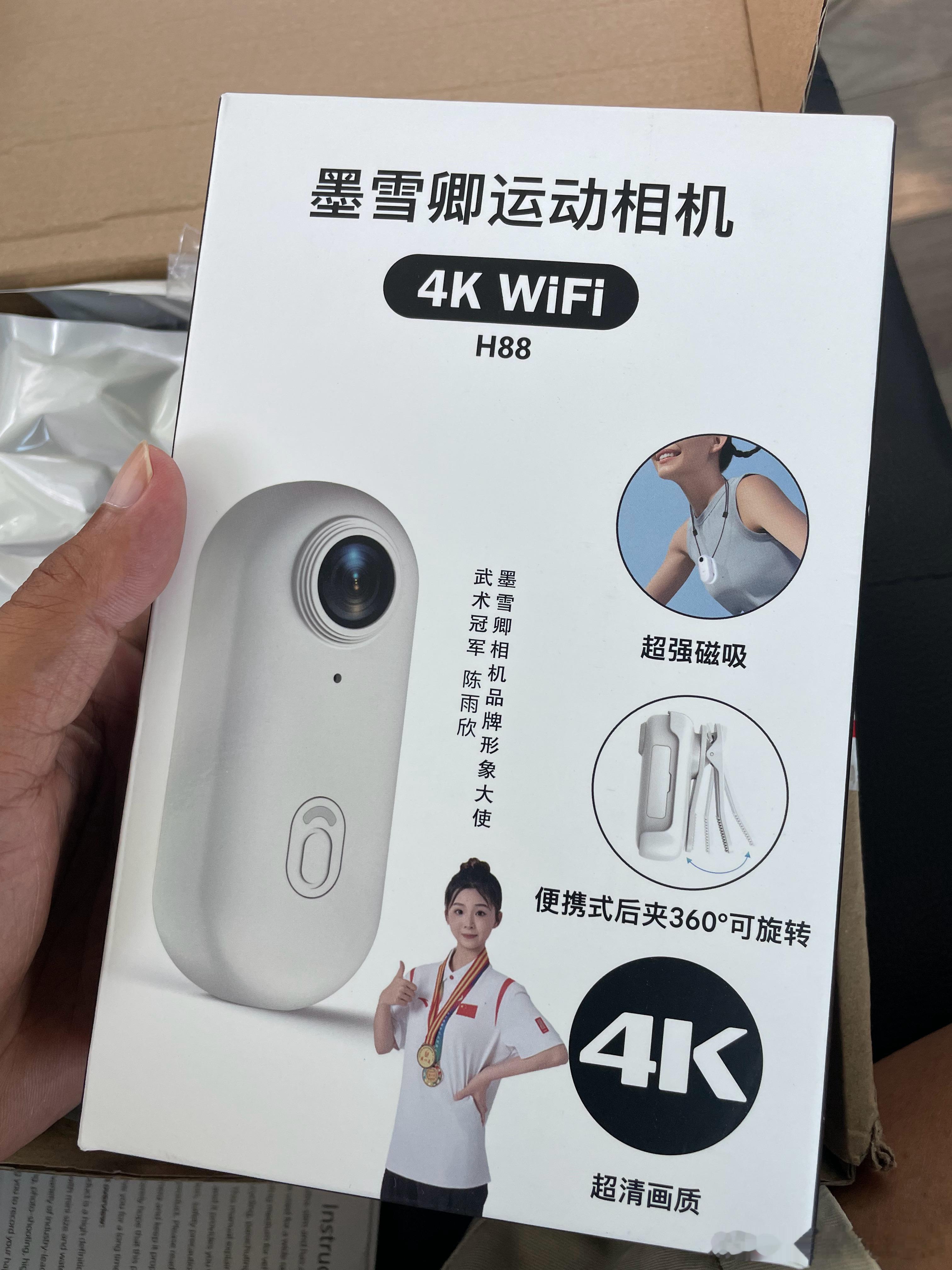 入手了一个拇指相机，感觉视频效果没达到预期再换一个这种带磁吸的小巧方便[赞]大的