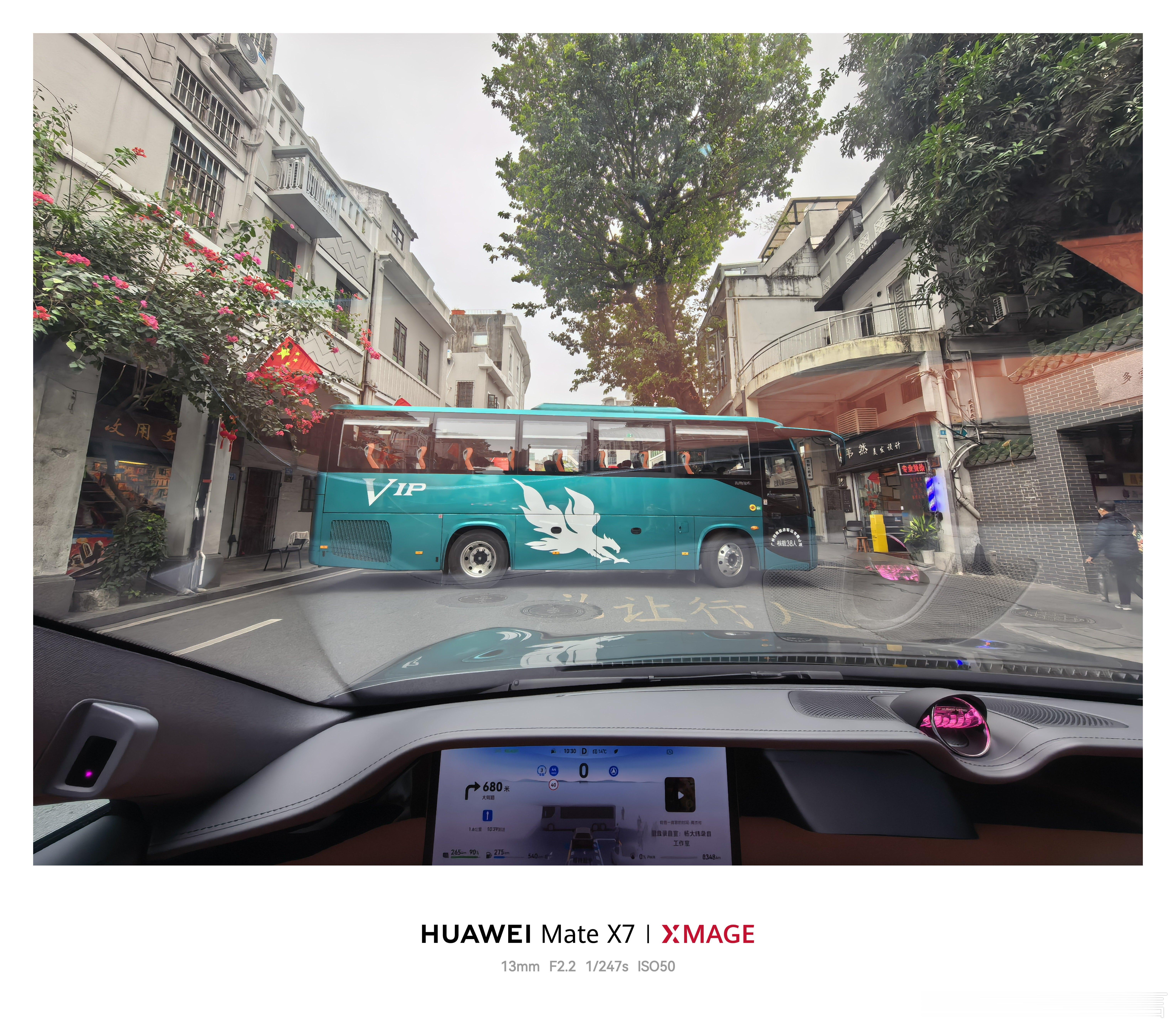 这要是有个后轮随动转向，司机大哥何来一头大汗？ 