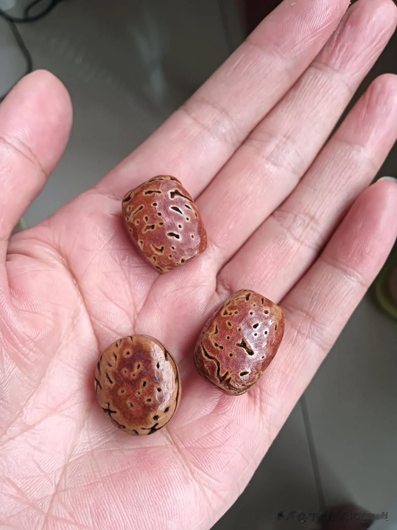 桃核做的糖块，入坑桃核。