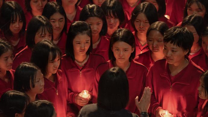 宋佳感恩观众与时代馈赠宋佳发布长文回应获奖争议，诚挚地向时代与观众表达感恩 她感