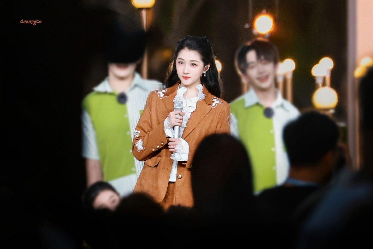 关晓彤八登五四晚会关晓彤五四晚会造型 八年八次，关晓彤的五四舞台从未让人失望。青