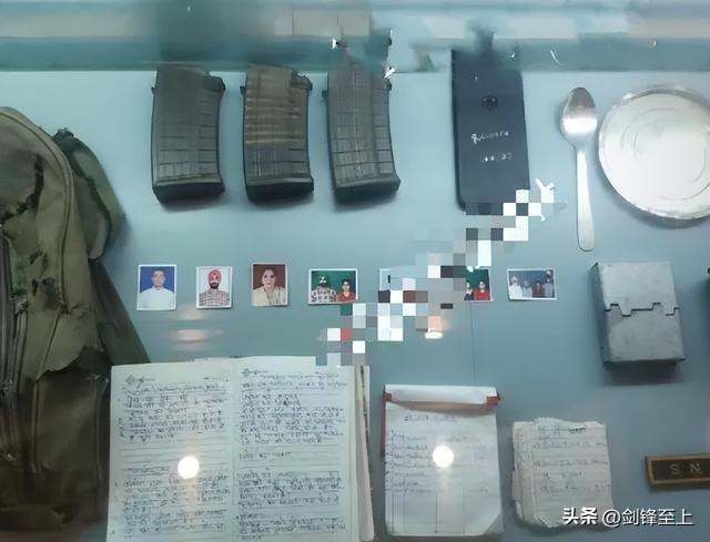 网友曝光的边境斗争中印军被缴获的私人物品
不仅有各种日志照片笔记餐盘，还有标志性