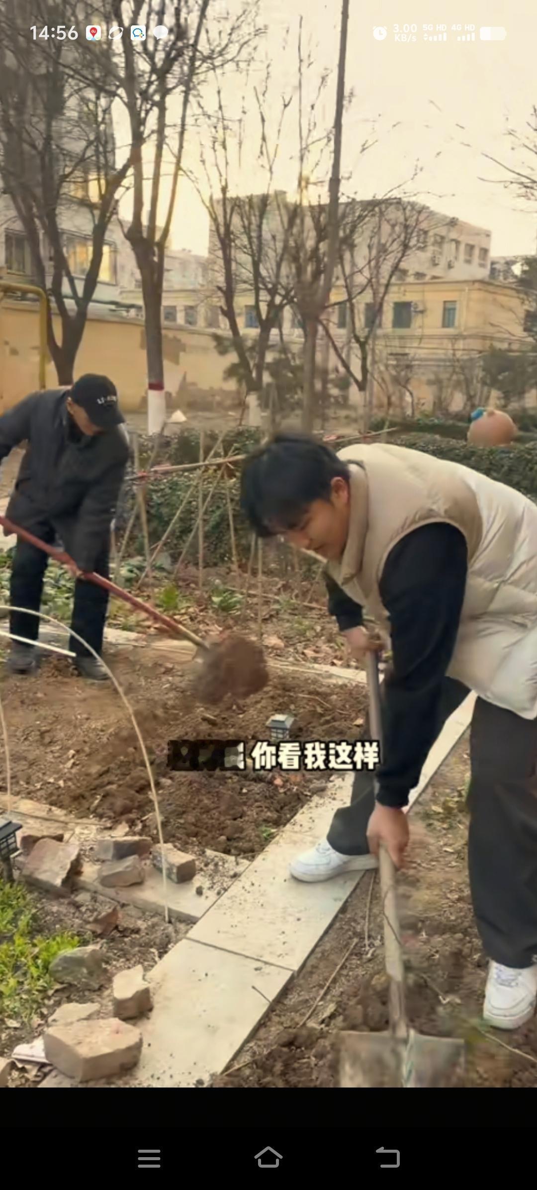解清帅家把爷爷接到城里来，爷爷在城里生活不习惯。但要留住爷爷，就得让他有事可做，