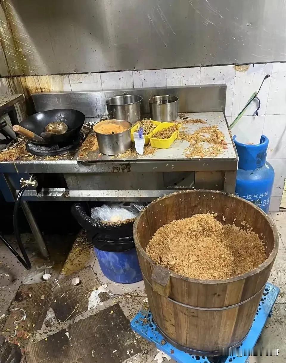 中午的外卖还要不要吃[泪奔]