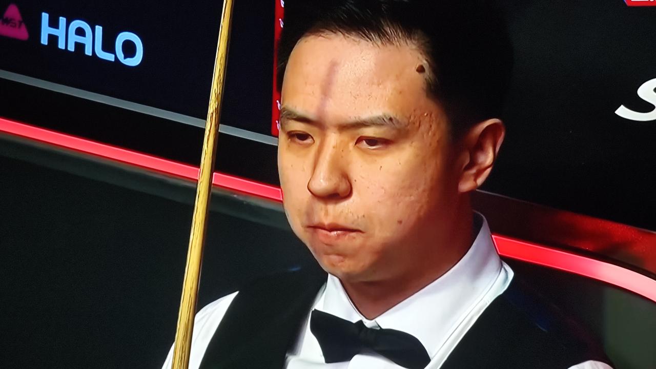 这是职业球员吗？比斯佳辉还臭，怎么混的排名啊？