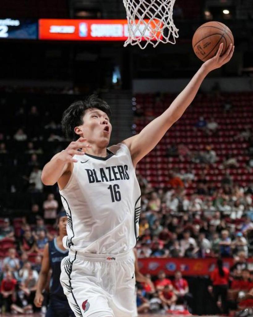 NBA赛场，杨瀚森两度遭隔扣引热议。面对质疑，他坦然回应：“站位需提升，会总结不