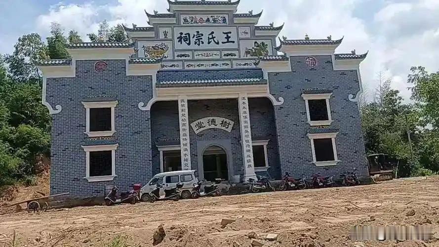 推荐长篇历史纪实小说《幼山皮匠》，该小说共八卷，五十一章，十九点三万字，八百二十