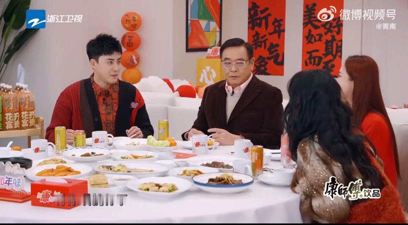 尔冬升模仿向佐  还真别说尔冬升导演模仿向佐经典动作把这精髓给拿捏的挺到位呢，让