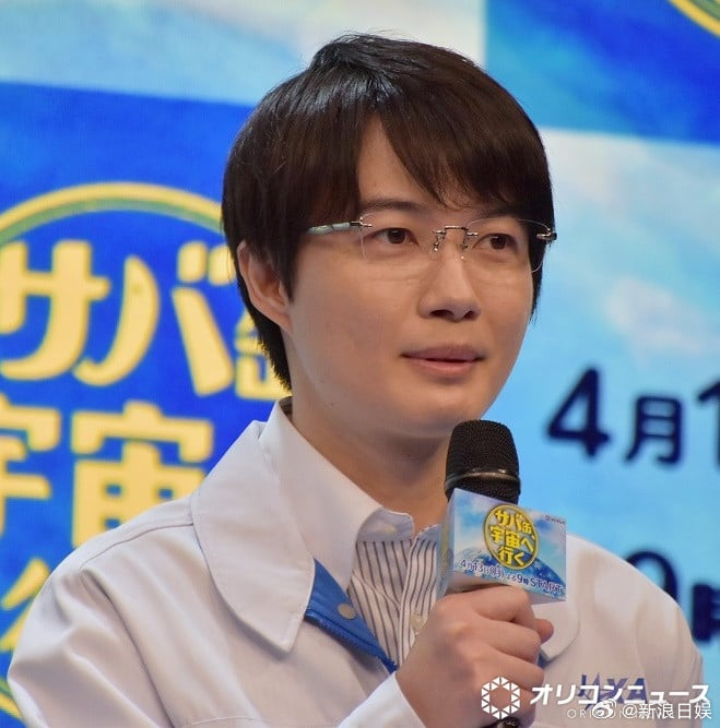 北村匠海神木隆之介出席了电视剧《鲭鱼罐头，飞向宇宙》的制作发表见面会。 