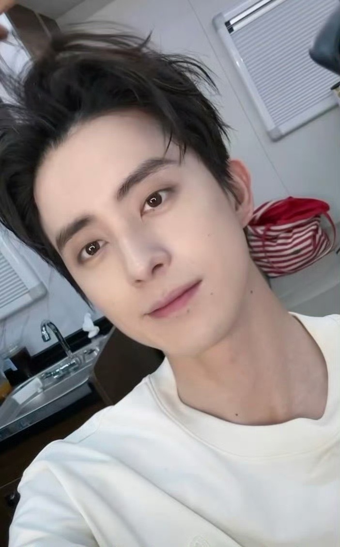 敖瑞鹏最新怼脸live图营业！！[打call][打call] ​​​