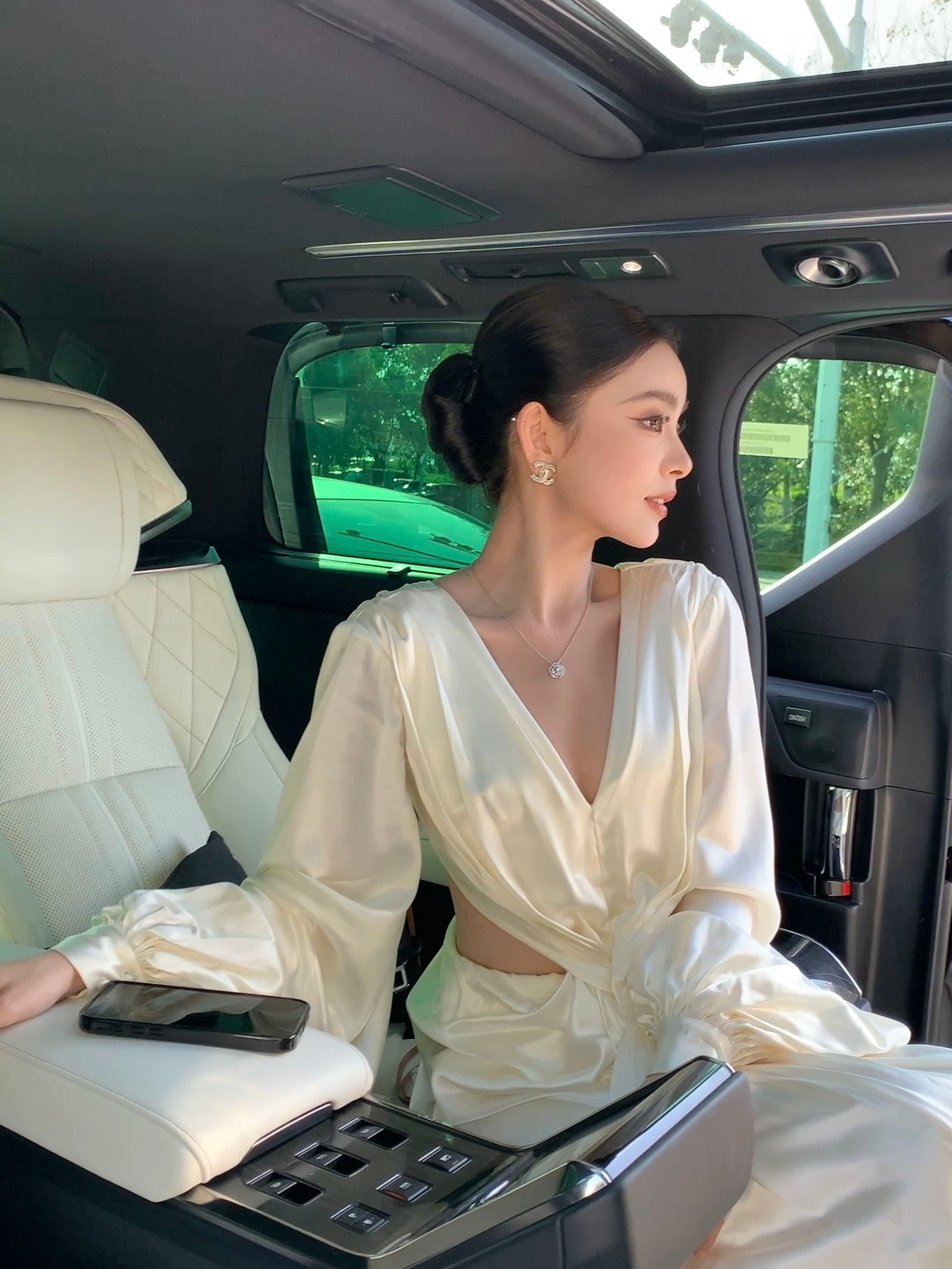 啊啊啊啊我来啦！昨天你们看了吗～ 先发一下我的出发和定妆照哈 嘿嘿好喜欢这个造型