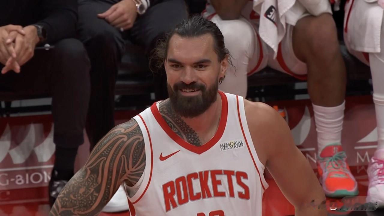 火箭明天对阵灰熊海王和小贾有可能不能登场，卡佩拉和泰特有机会了，火箭就是人多，替