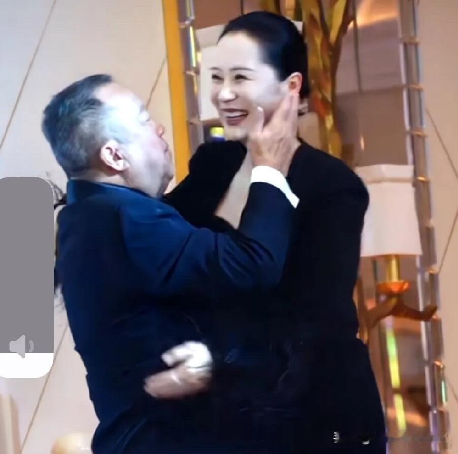 看看海清这样貌气质、气度、身材，哪样都不输宋佳和高圆圆啊，看着既风华绝代的又国泰