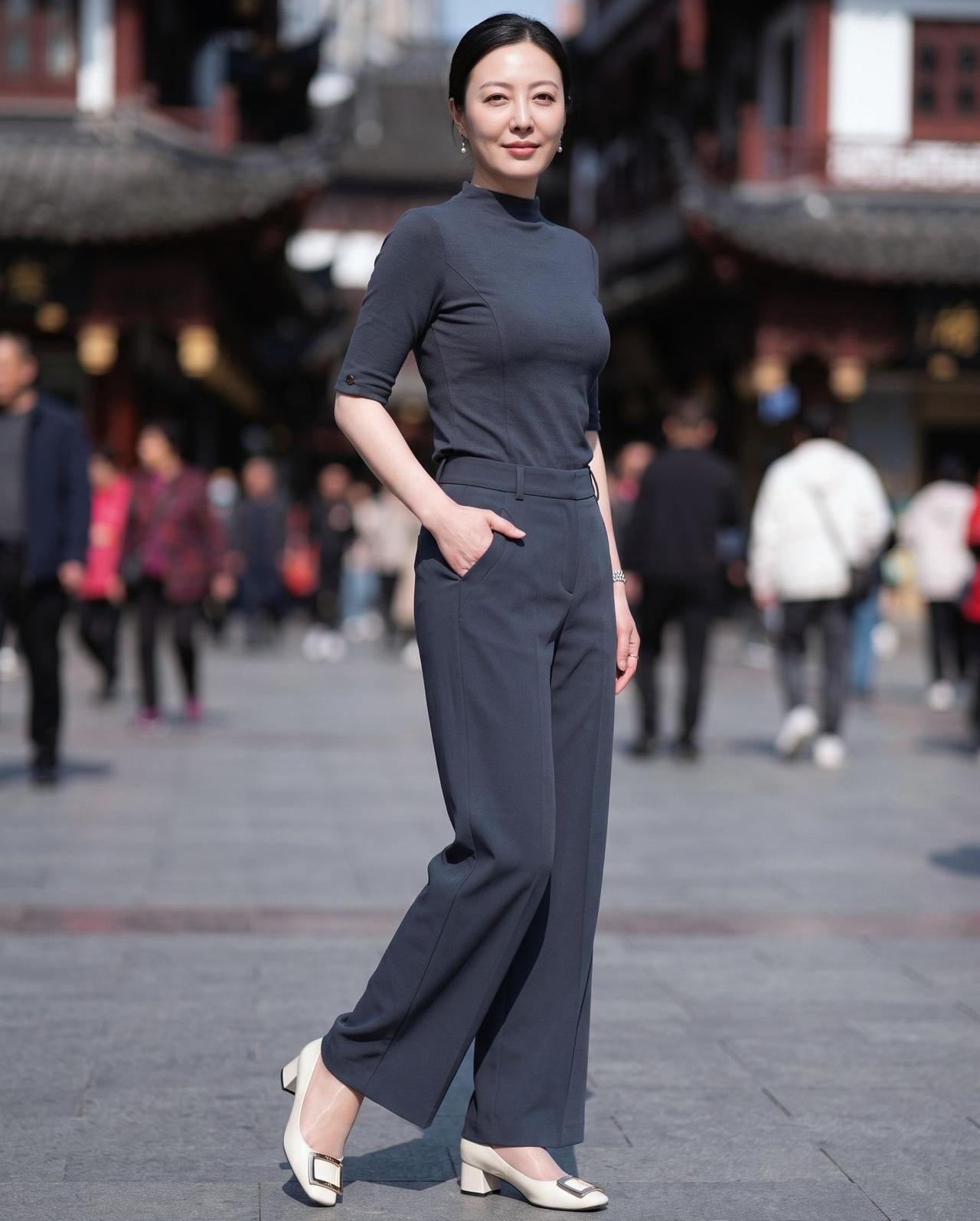 今日街拍，成熟女人的特有魅力