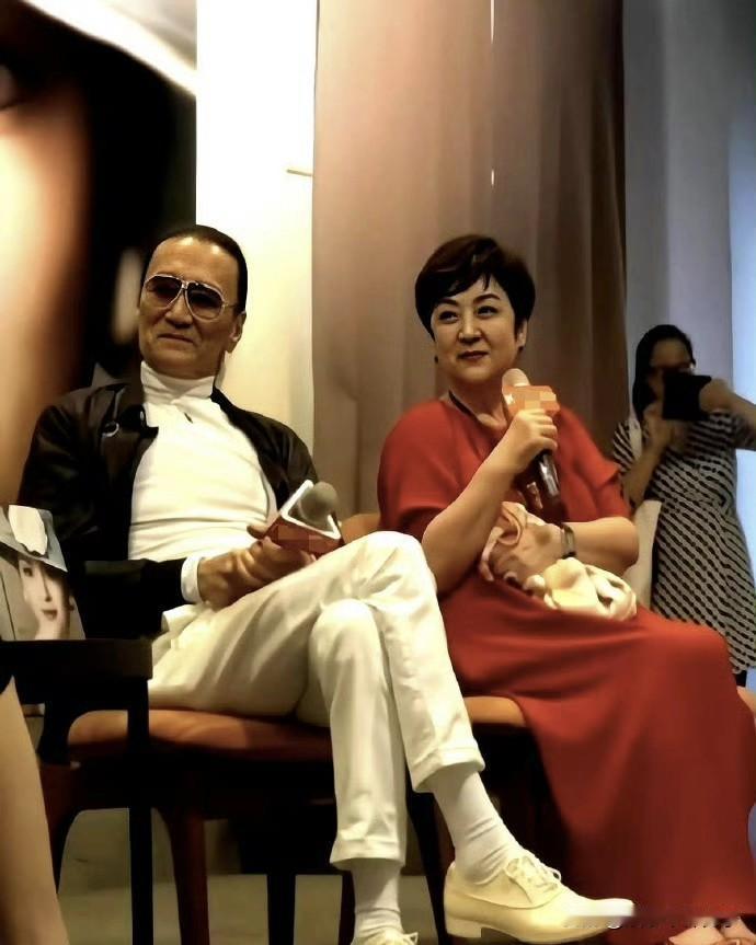 万万没想到，甄妮得知谢贤去世，会说出这番话，果然是真性情！
说实话，如果不是看到