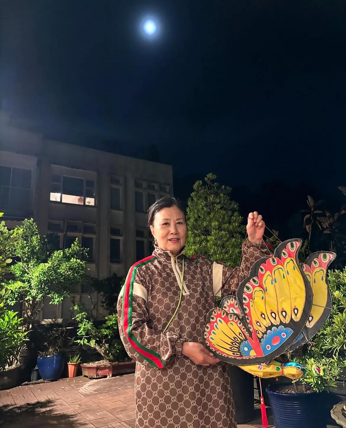 汪明荃在家庆中秋，开心健康最重要