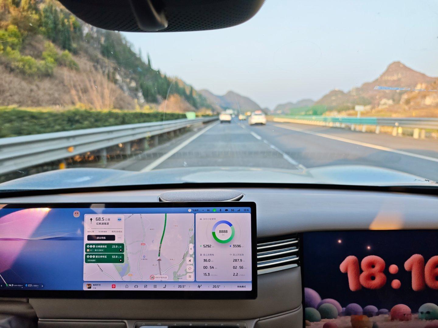 终于有空把8888公里的照片发出来了里程增长真快，等回家我好录个智己LS6增程的
