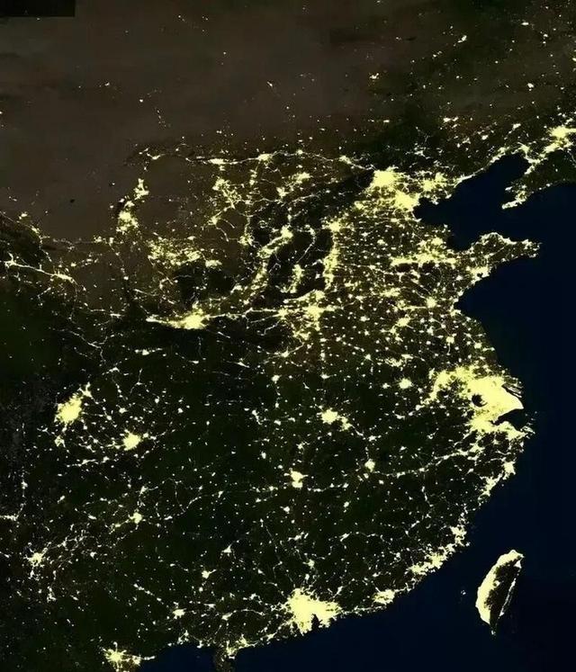 美论坛：如果中国发电量真的世界第一，为什么夜晚没有印度亮？

从太空看地球，夜晚