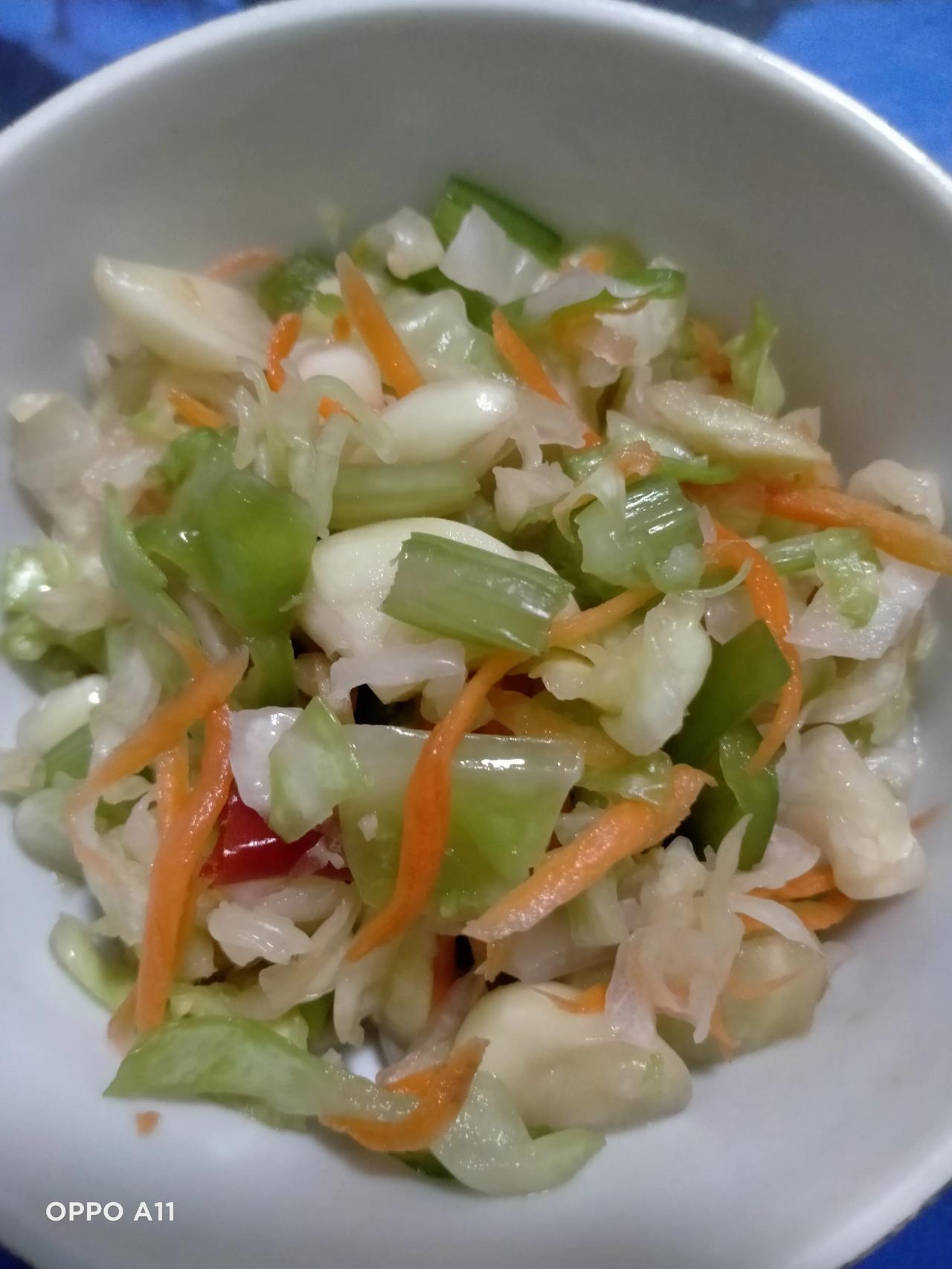 #冬日生活打卡季#
我腌的小咸菜正式出炉了！脆而不辣，既有蒜香味，还有小米辣和青