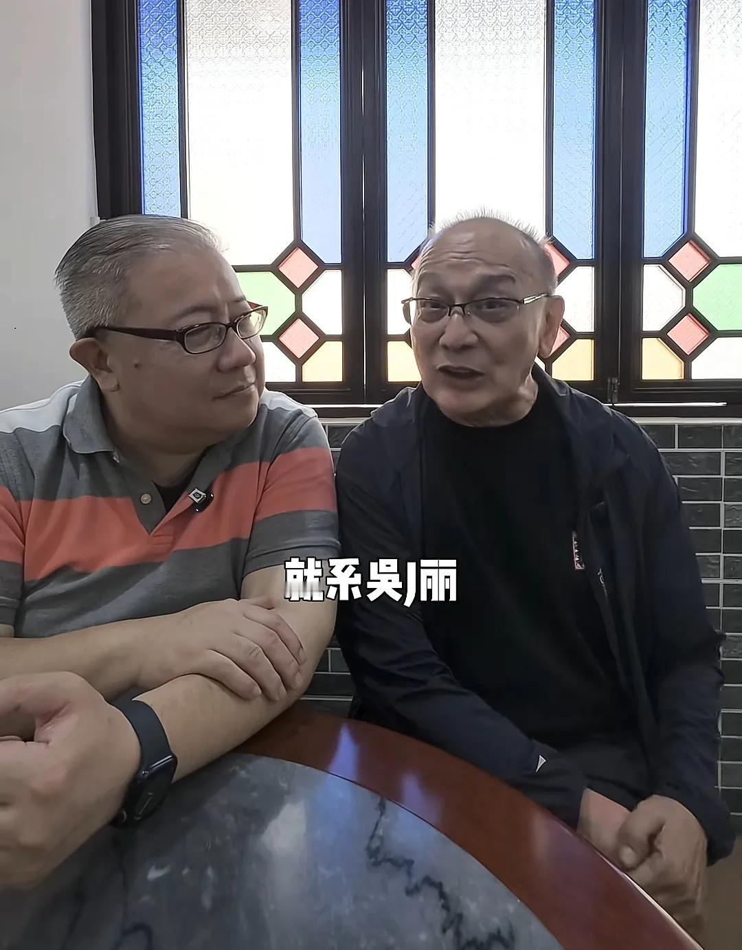 76岁曹查理受访，表示最喜欢的女搭档是吴家丽，吐槽廖伟雄长得丑却能当主角！
近日