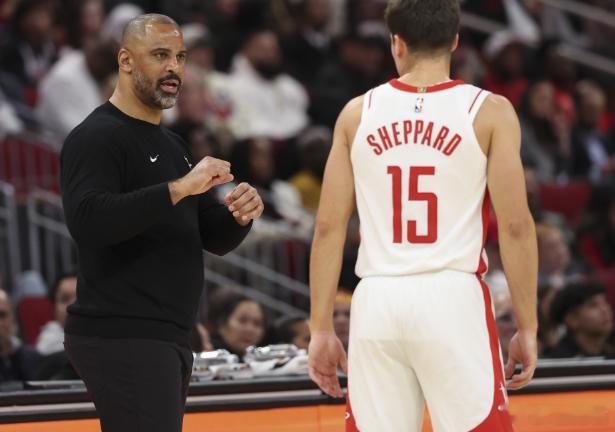 12月12日讯 快船今日在客场113-115憾负火箭。赛后，媒体人狂言更新社媒写