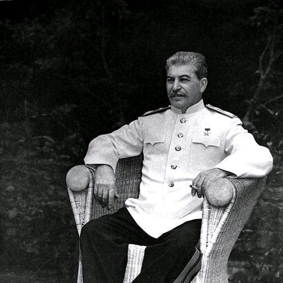 《1945年日本投降后，斯大林为何无视“玉音放送”，仍对南库页岛发动最后血战？2