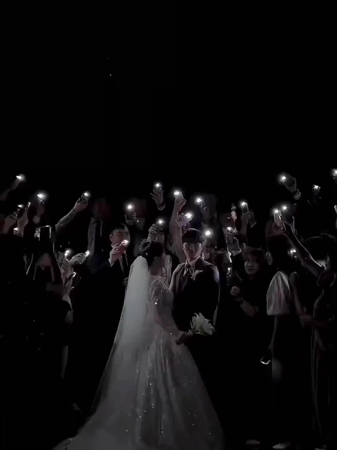 十几岁亲了你 二十几岁可以请你结婚吗？
