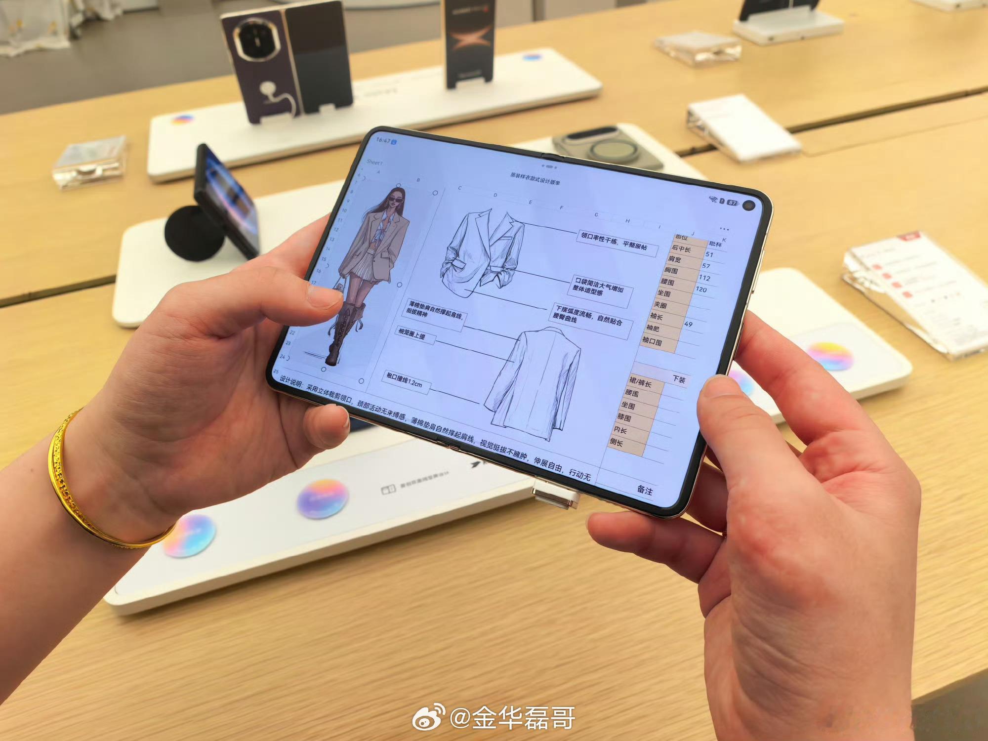 华为PuraXMax卖爆了双面阔型屏带来沉浸式影音阅读体验，伴随式AI智能贴心，