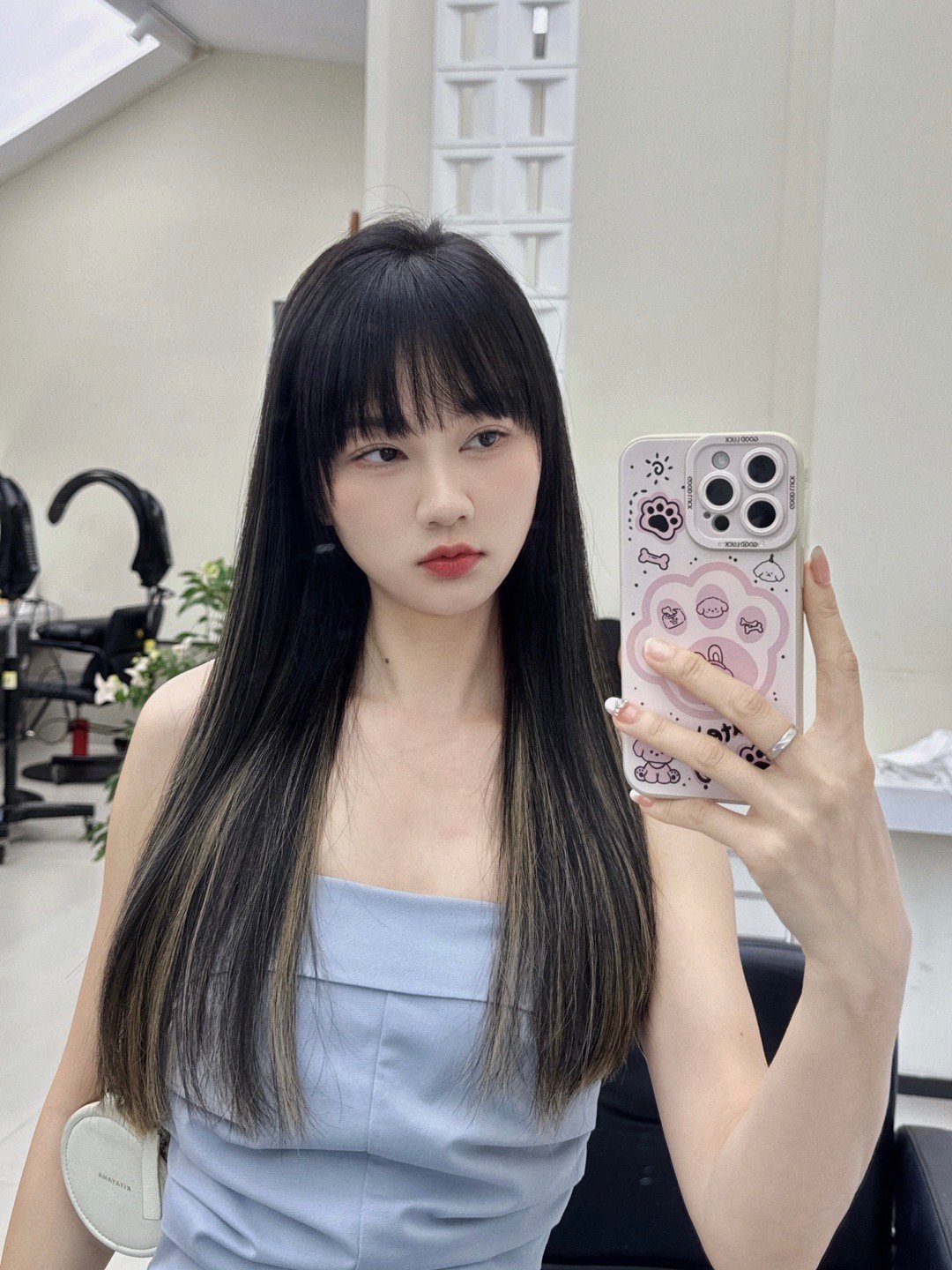 坐七个多小时换一个新发色喜欢得想自拍🤳🏻100张📸今日妆容OOTD ​​​