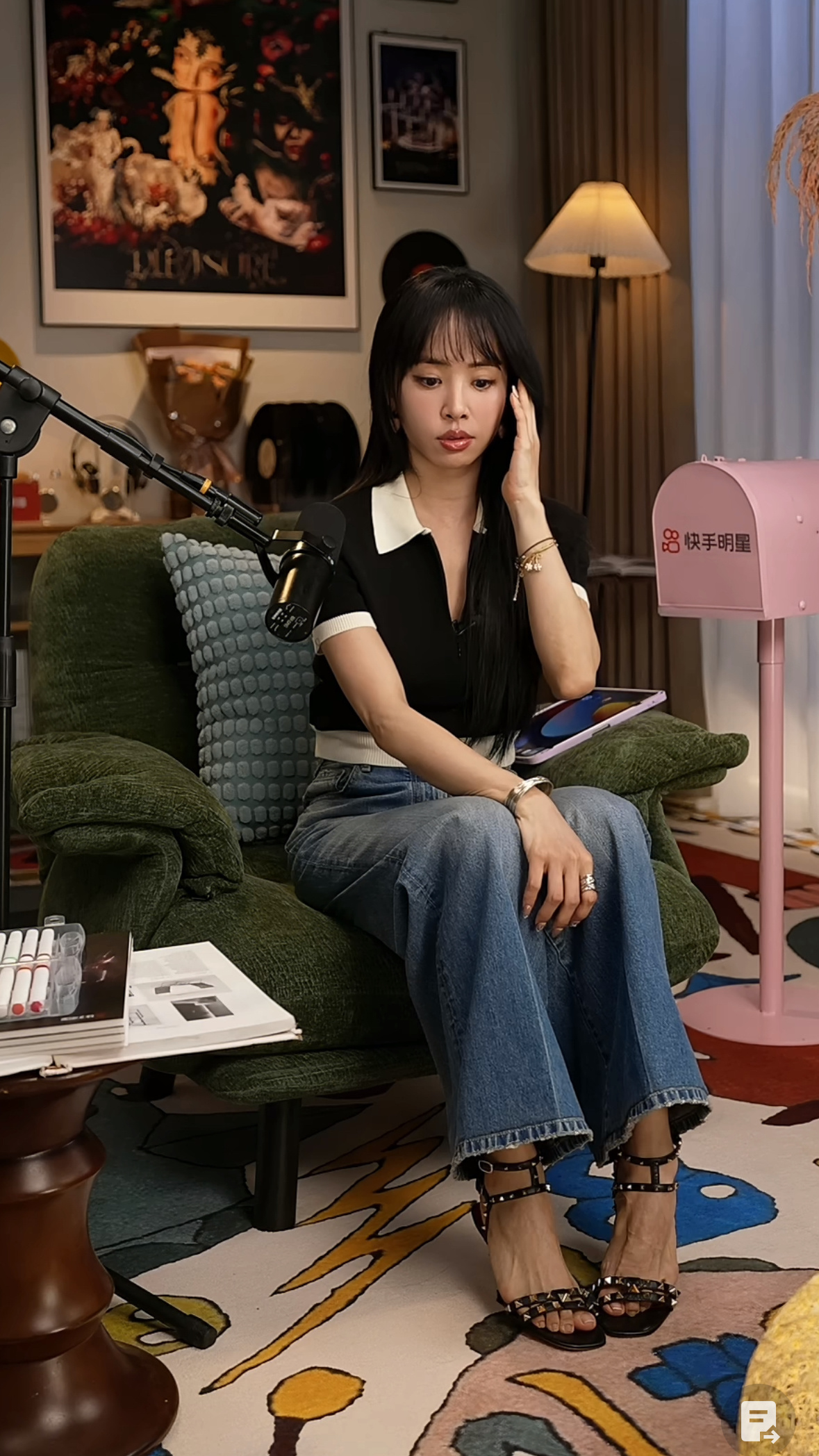 依旧内八小美眉 
