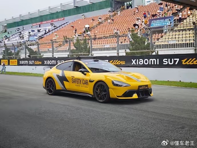 本次2026珠海站China GT由小米集团冠名，安全车是小米SU7 U涂装还挺