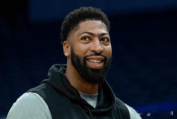 还可以谈？TA：勇士交易到戴维斯的大门并未被完全关闭

1月7日消息，TA记者C