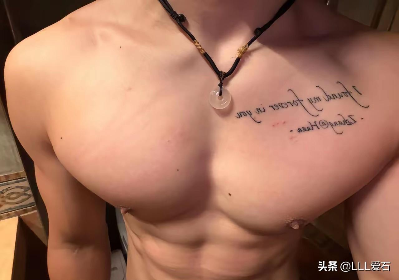 精神小伙我又满血复活了
兄弟们顶我上去！
给我找缺点的留言啊腹肌