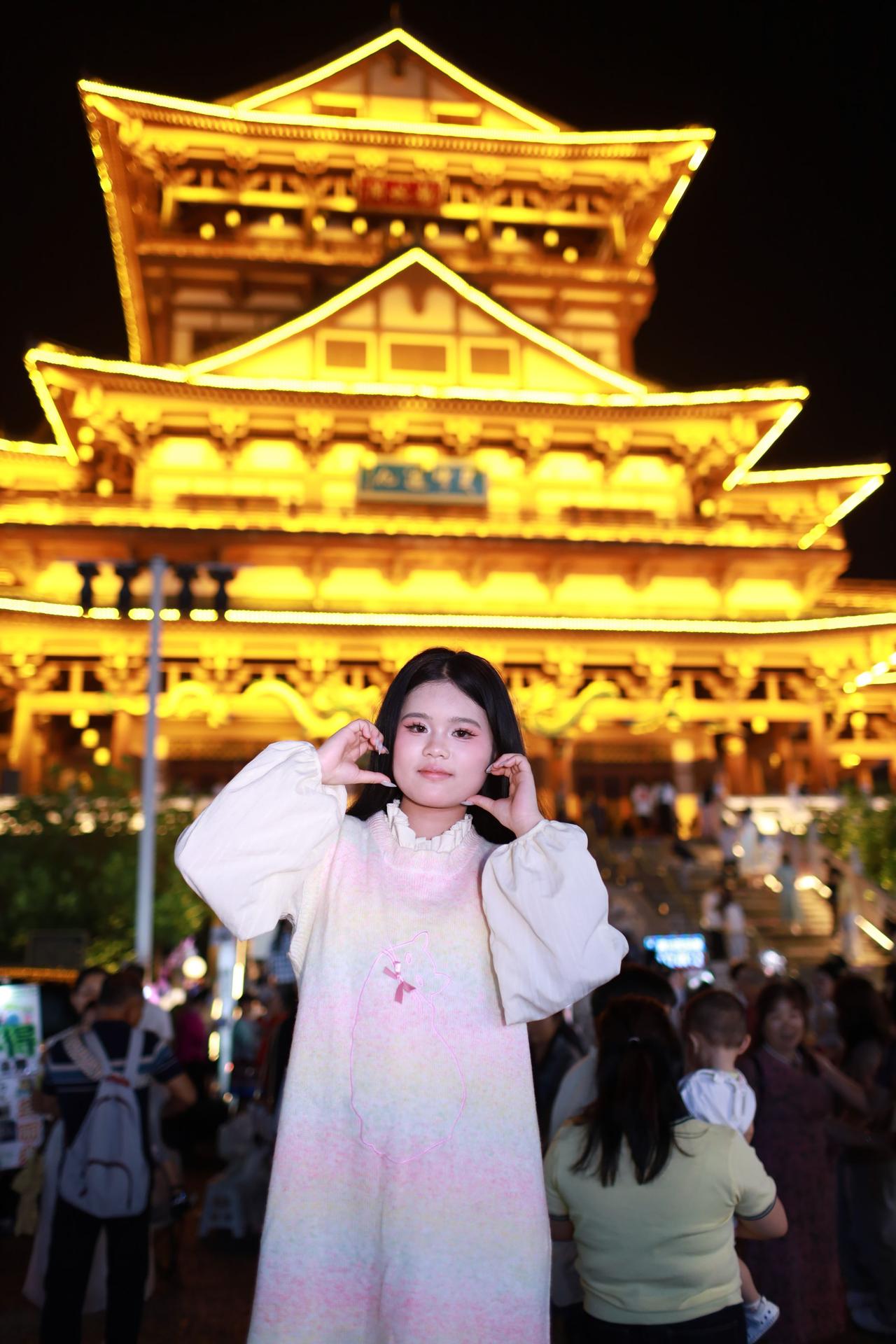 偶遇古镇打卡 小姐姐很皮 小姐姐真美