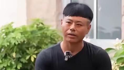 山东威海海边惊魂一幕，父子被巨浪卷走，母亲绝望呼救，众人束手无策！

危急时刻，