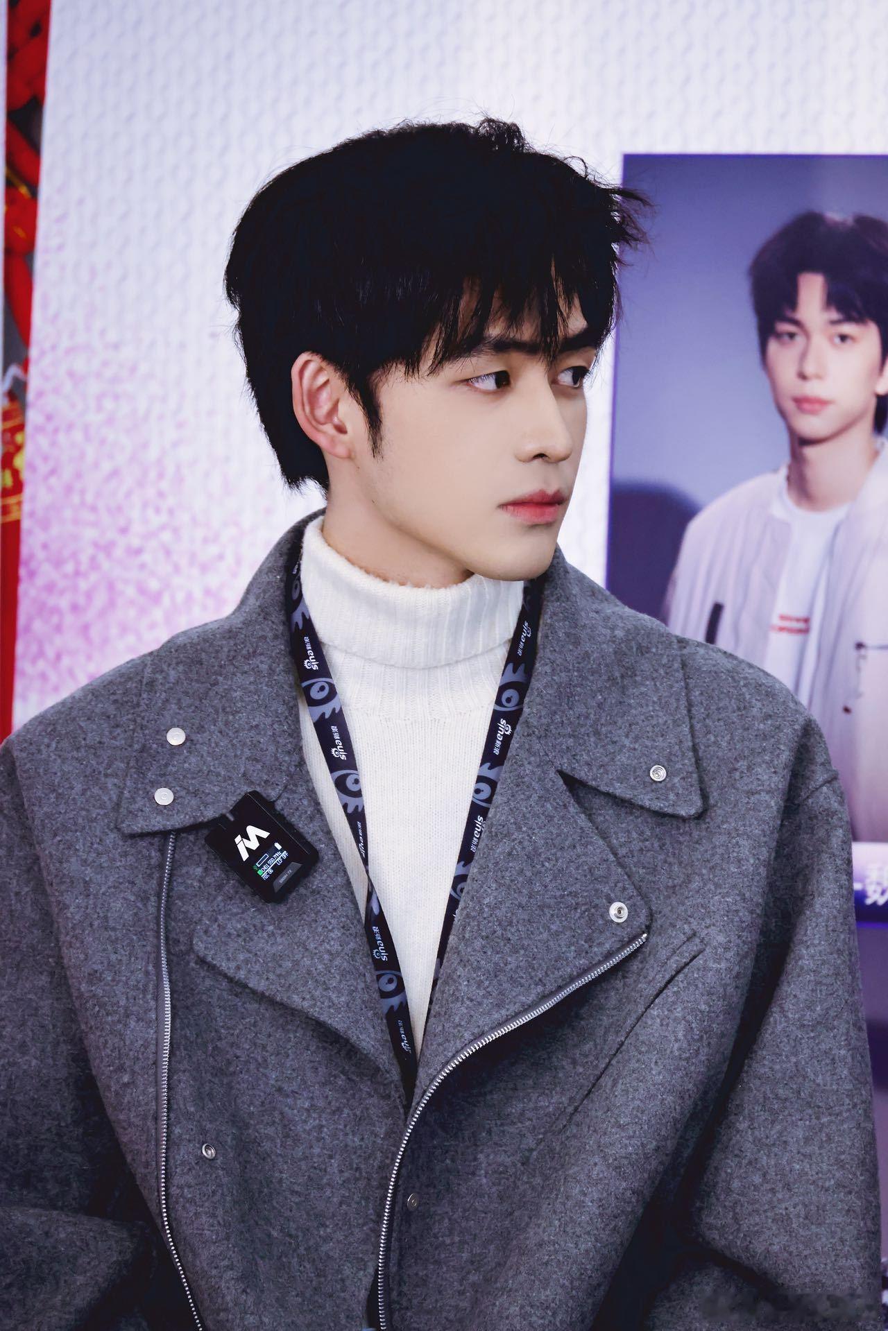 新浪扫楼选手未来想成为王鹤棣 张卓尔扫楼藏不住喜欢！复刻《苍兰诀》名场面后，直言