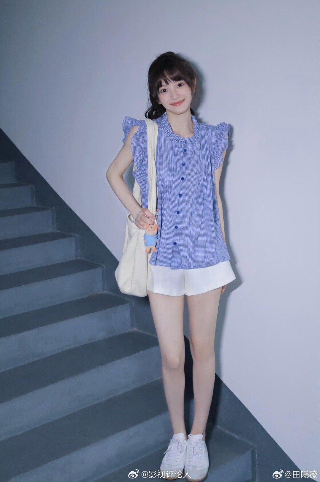 天才女友造型师田曦薇天才女友造型都还不如田曦薇本人的私服水平阿 这拍出来肯定要被