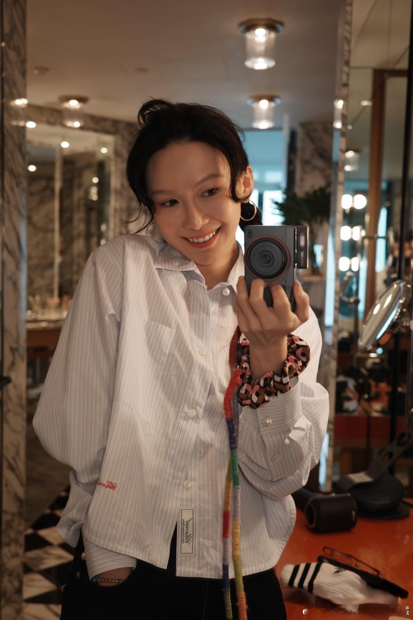 💙26S新品春夏蓝白条纹衬衫，经典蓝白配色，轻薄透气面料，春夏穿超舒服！短款剪