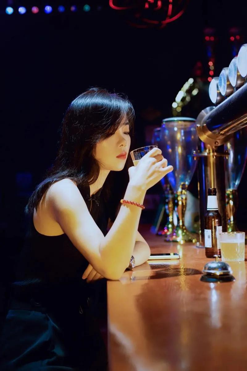 醉颜犹怜，
酒醉心灵。
诗友美诗，
甘怡如醇！
[玫瑰][赞]