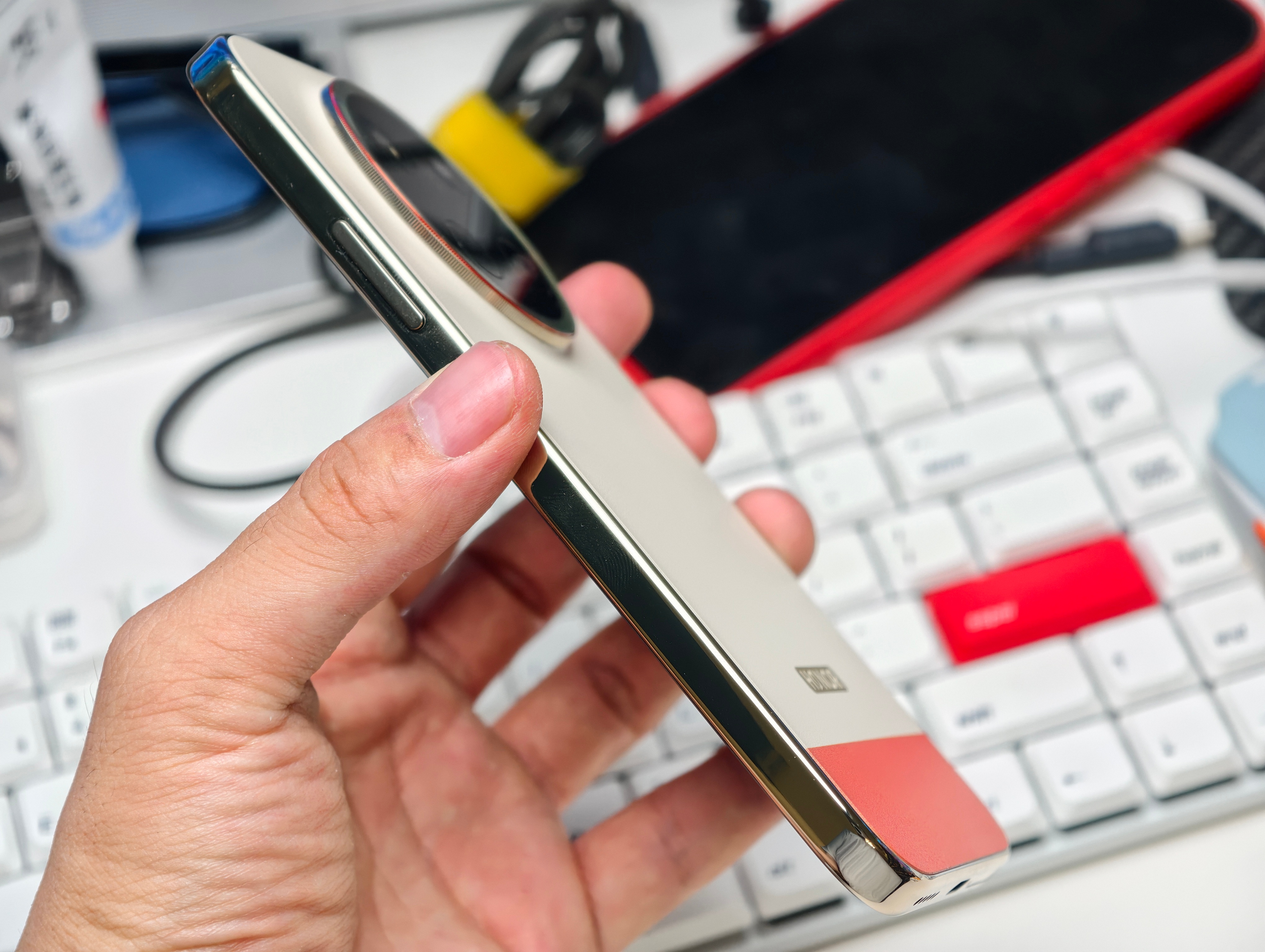 荣耀 X80 Pro Max 外观与 11000mAh 超大电池正式解禁 作为荣