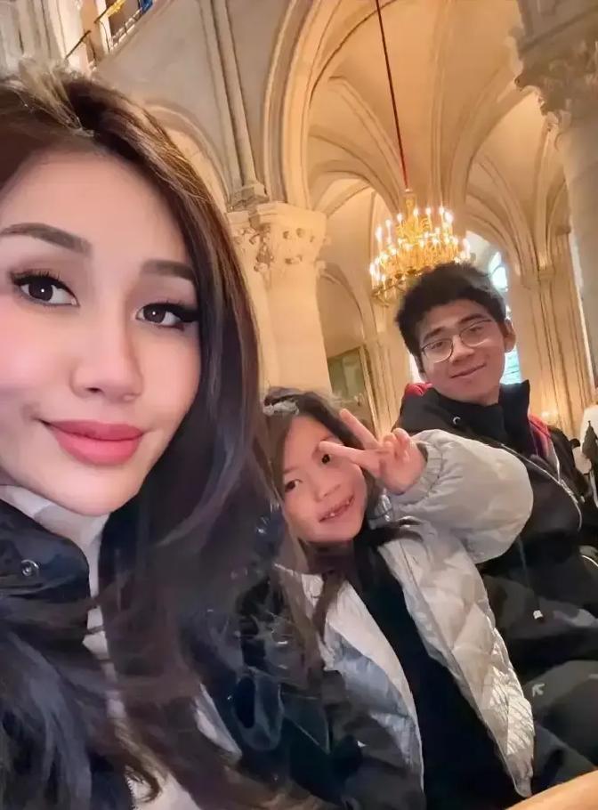 Nature子刊第一作者，被嘲吃软饭
 
哈佛博士辛奇隆刚发完论文，键盘侠说他靠