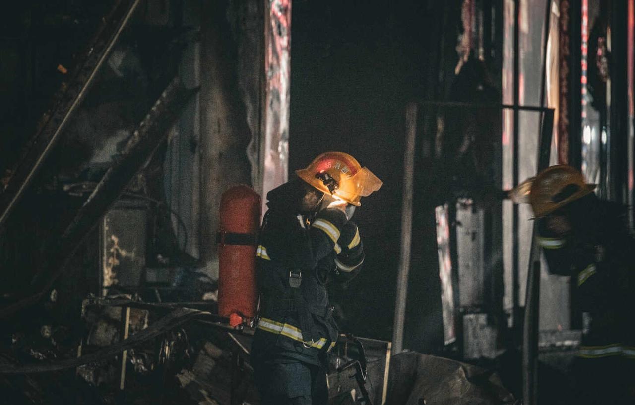太原茂业附近高楼火灾直击致敬逆行的消防员
太原茂业附近高楼火灾直击致敬逆行的消防