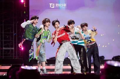 登陆少年应到5人实到5人 哇塞！之前中秋缺席的遗憾被狠狠治愈，苏新皓伤愈归来，五