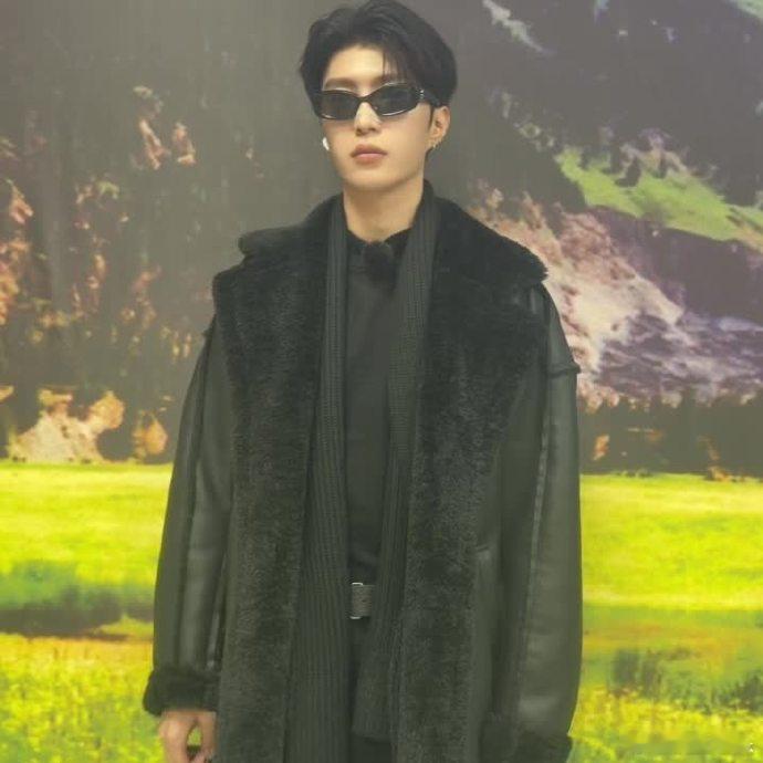 范丞丞顶着Bking脸搞抽象，范丞丞说自己是抽象天才，咱就说哥你能不能发挥你颜值